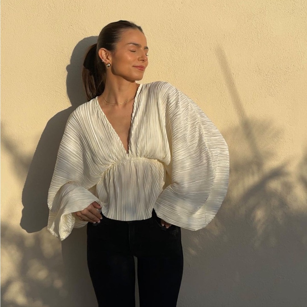Lulus Radiant Flirt Ivory Satin Plisse Long Sleeve Top Size Large NWT
